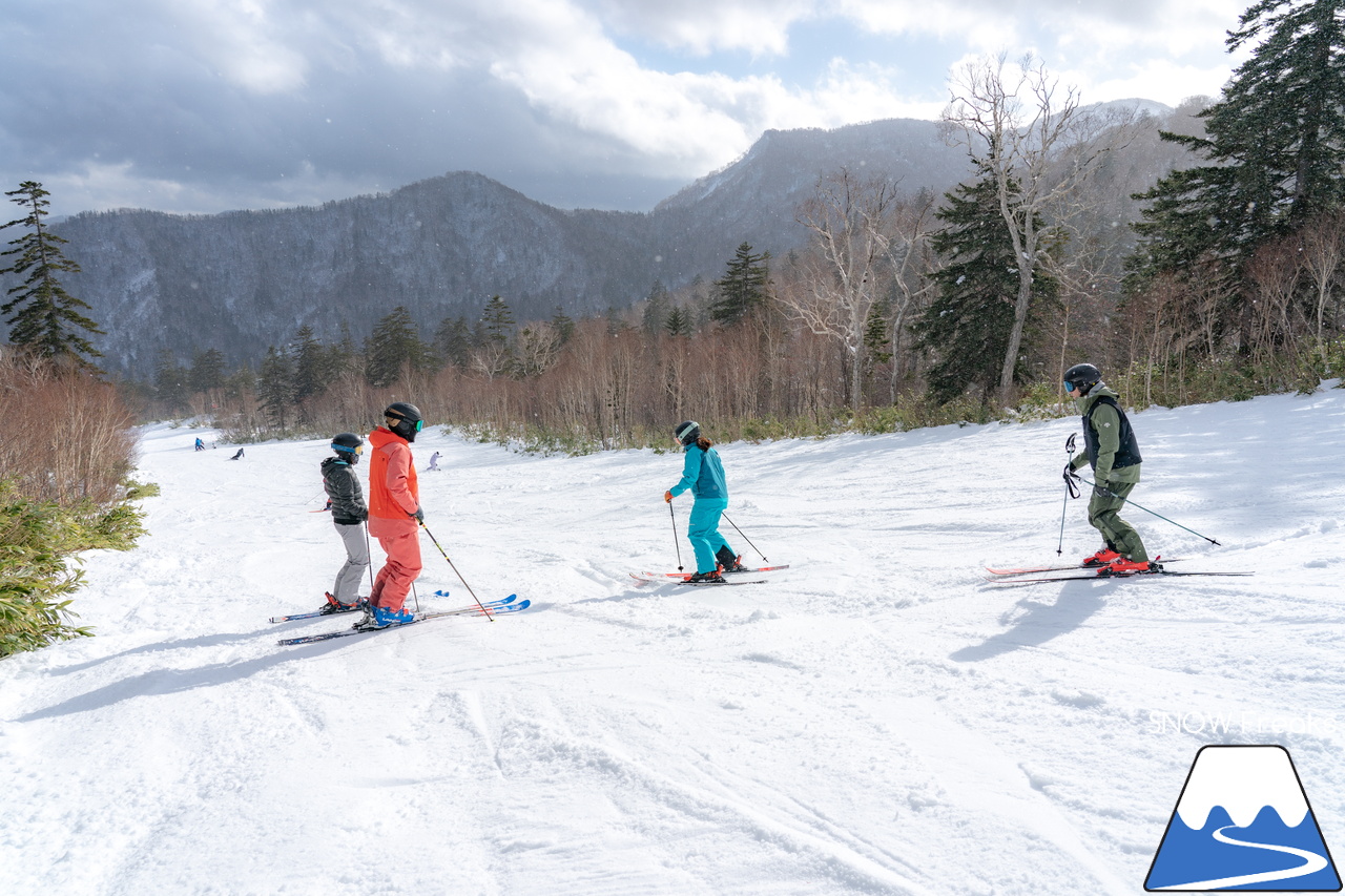 札幌国際スキー場｜祝・2024-2025ウィンターシーズン開幕！SNOW Freaksの滑り初めは、やっぱり『札幌じてんしゃ本舗』の初滑りで決まりです♪